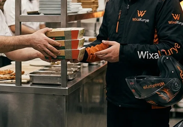 Mutfakta paketin WixaKurye kuryesine teslim edilmesi